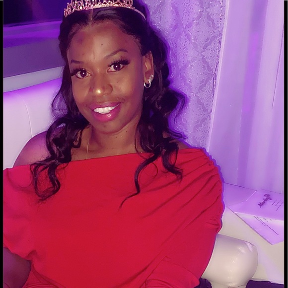 Meet your Posher, Rosalyn - Picture 1 of 1